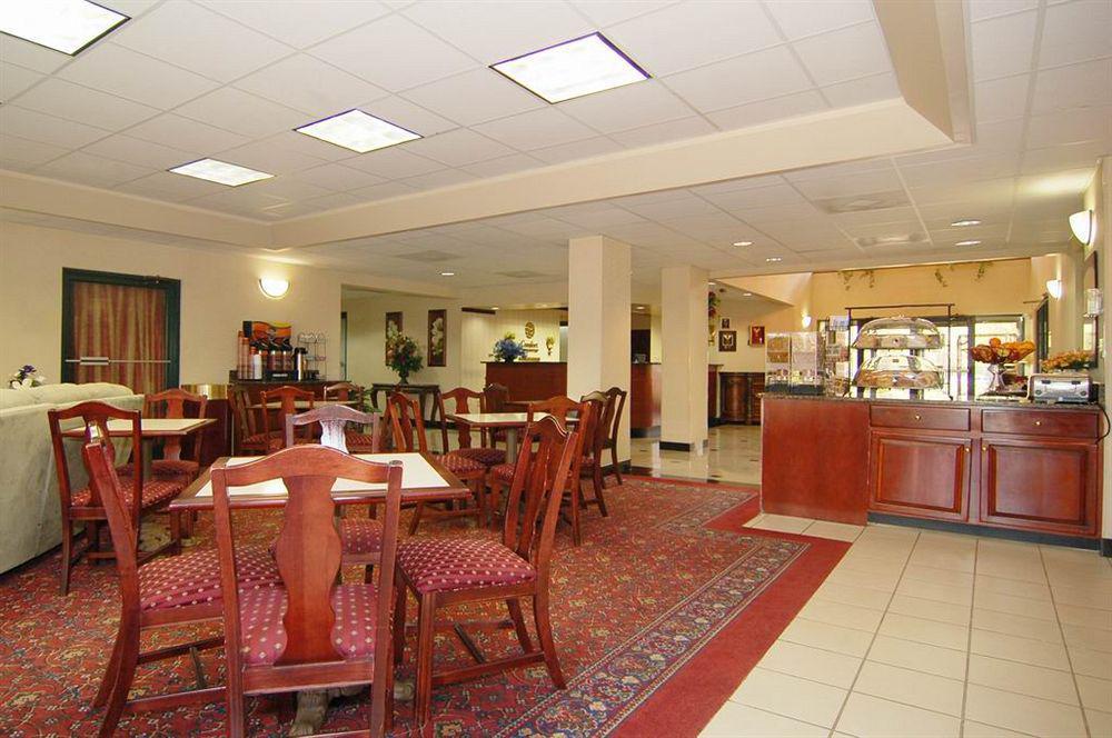 Comfort Inn & Suites Lake Norman Cornelius Restoran gambar